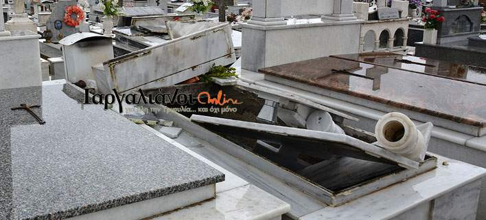 Εικόνες Αποκάλυψης στο νεκροταφείο Γαργαλιάνων: Ανεμοστρόβιλος άνοιξε τάφους [εικόνες, βίντεο]